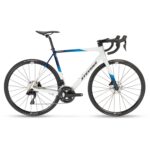 IZOARD 105 DI2_CARRARA WHITE BLUE_56CM_MY24_EVEN.JPG